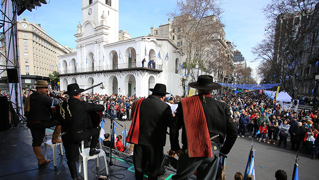 Bicentenario - festejos - Cabildo (NA)