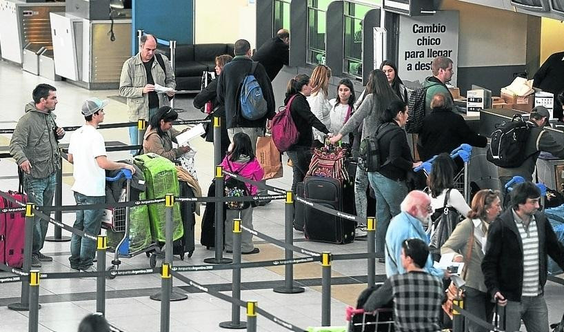 Turistas argentinos que viajan al exterior