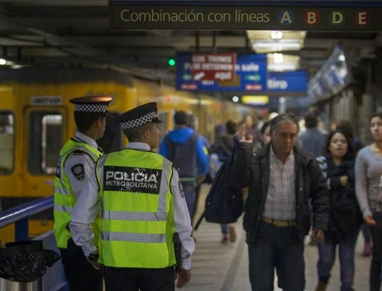 Policía Metropolitana en subtes 