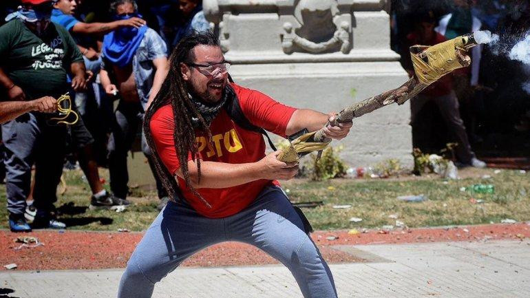 Sebastián Romero (FIT) en manifestación por Reforma Previsional