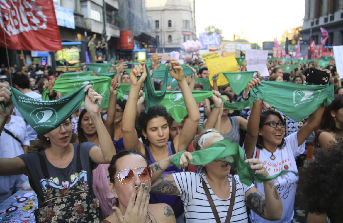 Marcha a favor del Aborto - debate sobre la despenalización en Diputados (NA)