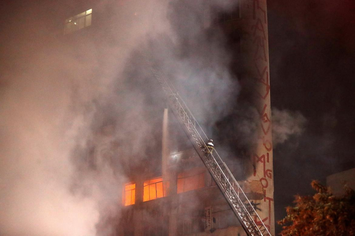 Incendio y derrumbe de un edificio en San Pablo (Reuters)