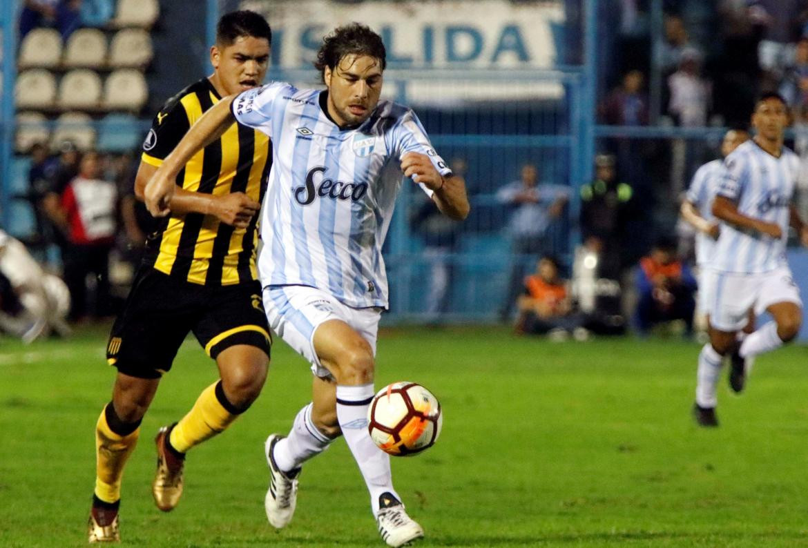 Atlético Tucumán vs. Peñarol, Copa Libertadores, Fútbol internacional, Reuters