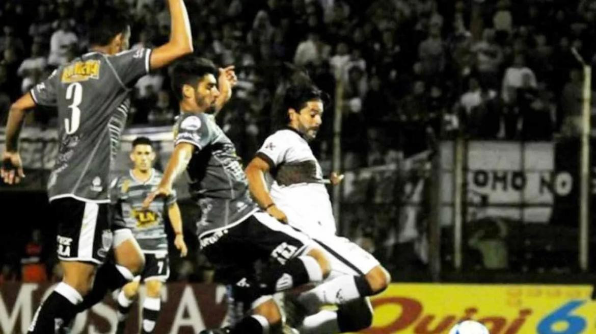 Platense vs. Estudiantes de Caseros, Primera B