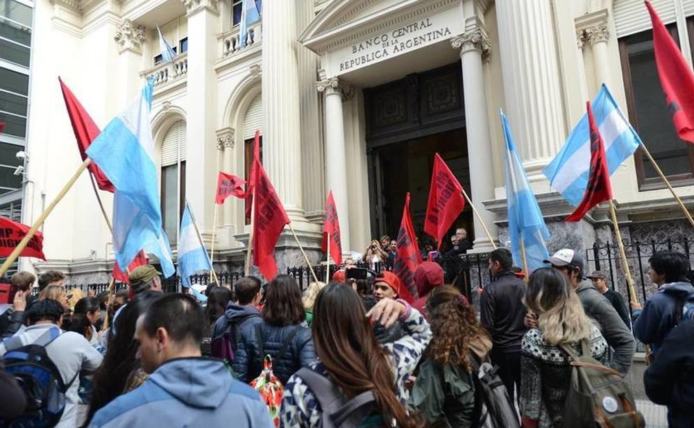 Protesta frente al Banco Central - Ollas populares