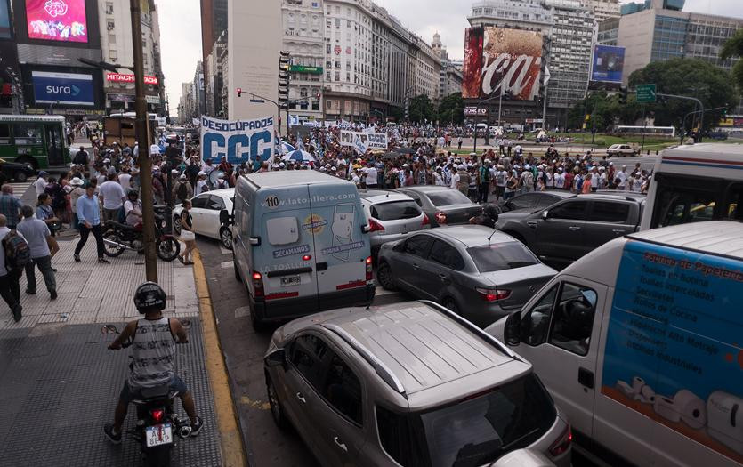 Cortes y protestas en centro porteño 