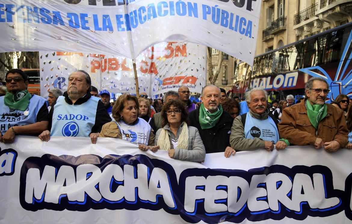 Marchas federal educativa en Plaza de Mayo, docentes, NA