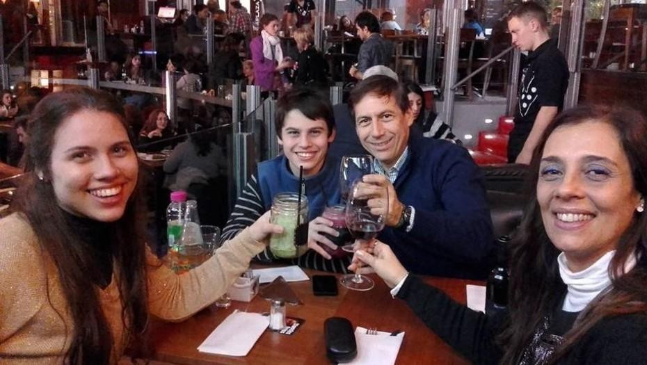 Luis Naidenoff y su familia