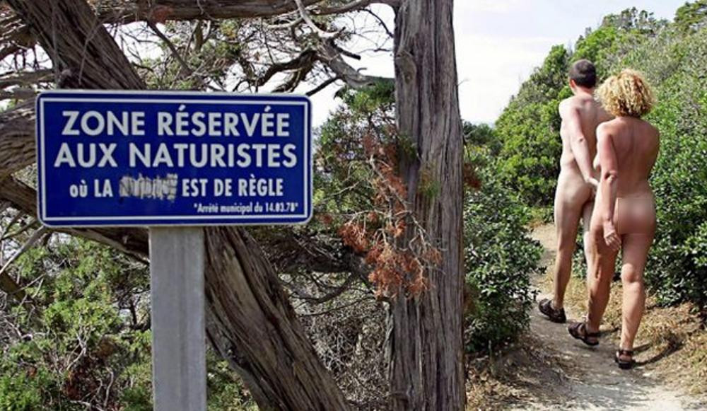 Nudistas en París