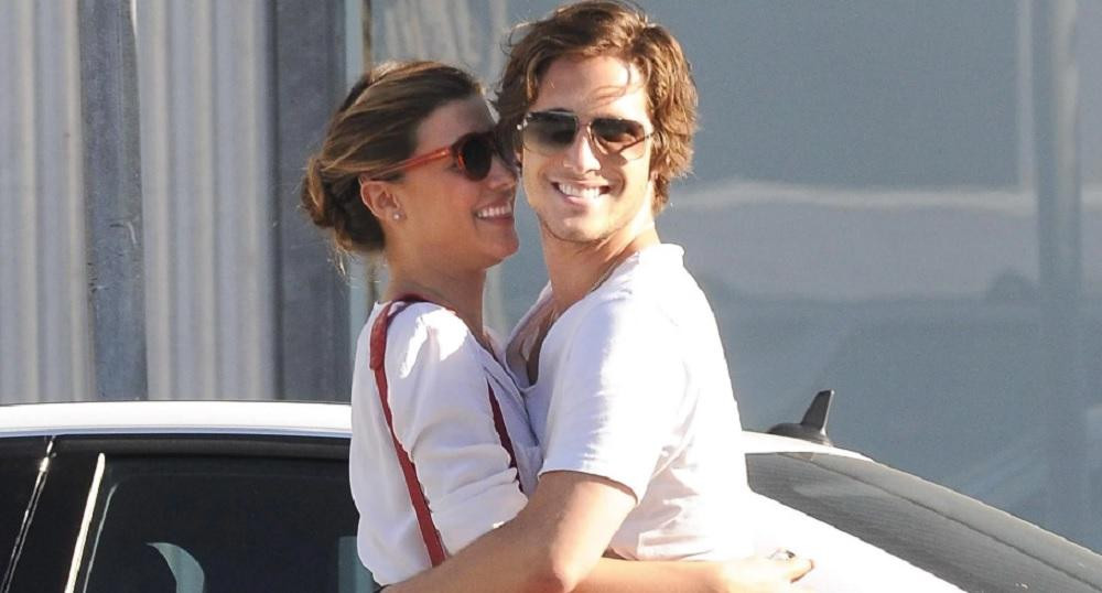 Diego Boneta y Stephanie Salas