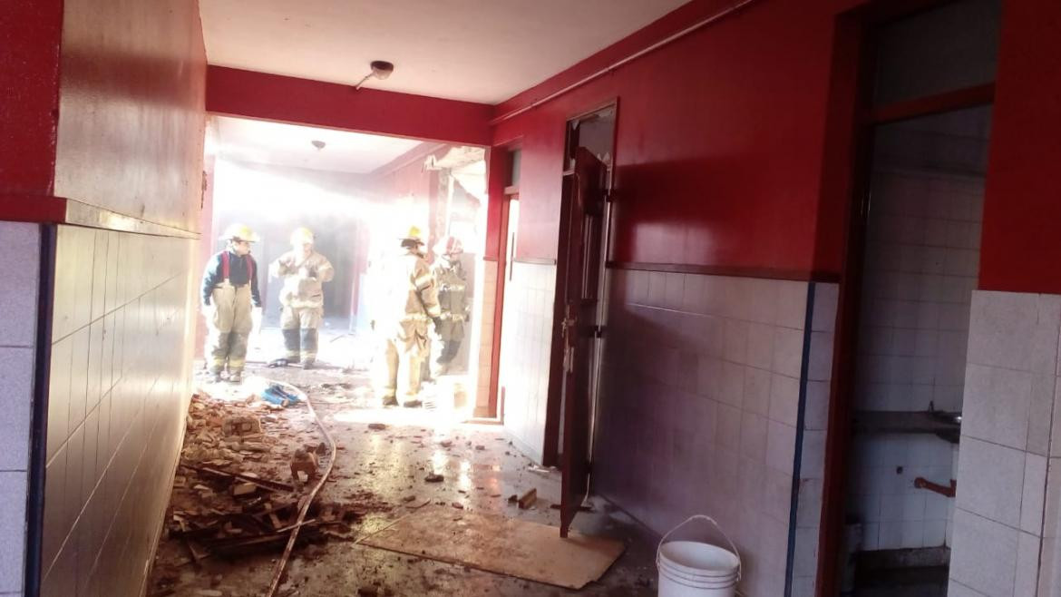 Explosión en escuela de Moreno