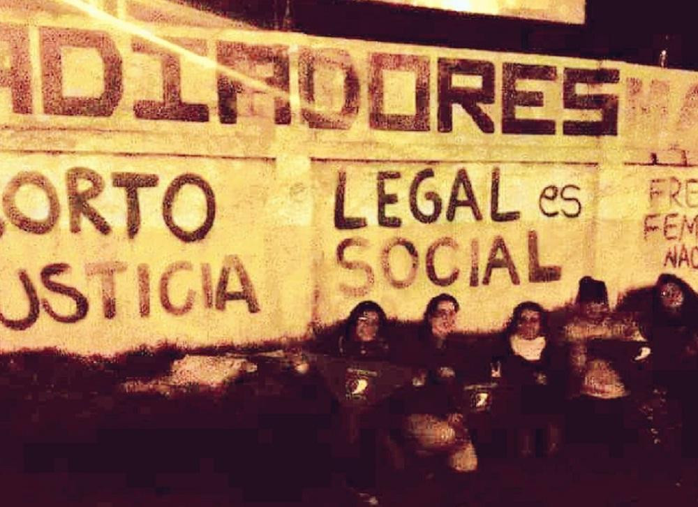 Cinco mujeres arrestadas por hacer pintada a favor de despenalización del aborto