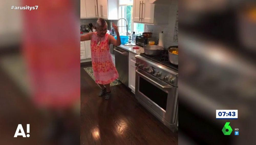 Video viral: abuela baila reggaeton mientras baila