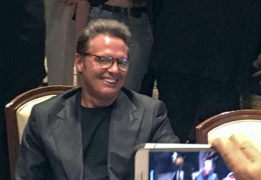 Luis Miguel apareció en un casino y sus fans enloquecieron