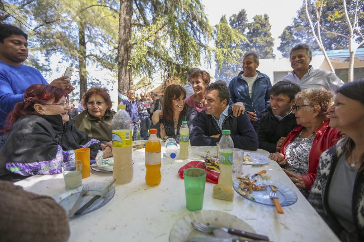 Sergio Massa con jubilados, Prensa Frente Renovador