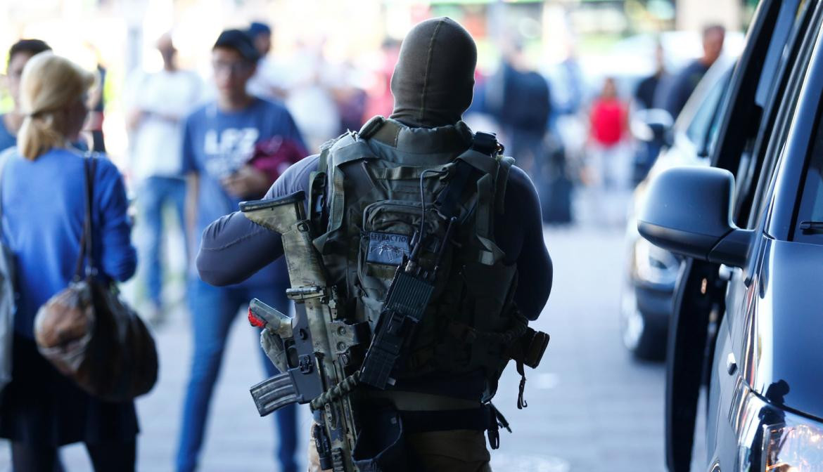 Alemania en alerta máxima, toma de rehenes en estación de trenes de Colonia, Reuters