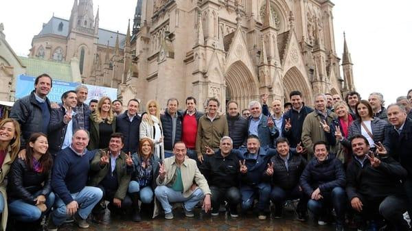 Dirigentes en la marcha a Lujan por Paz, Pan y Trabajo