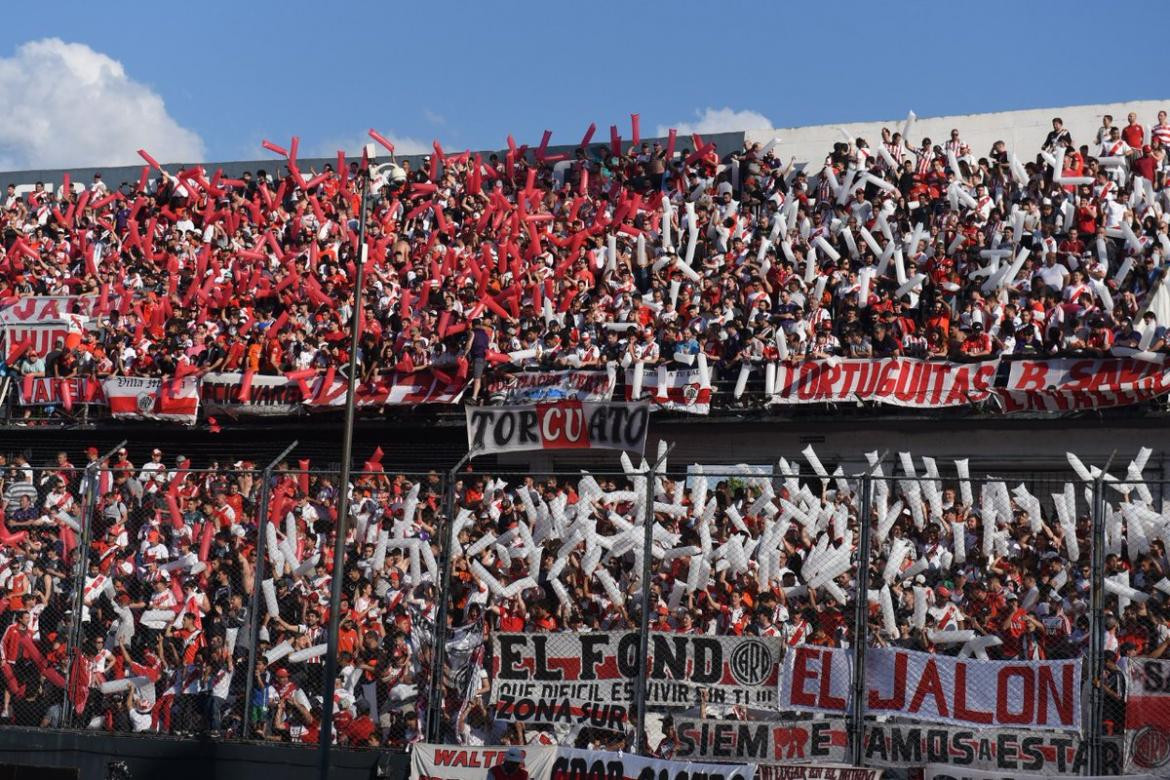 Hinchas - River