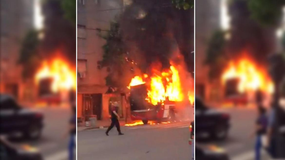 Colectivo se incendia en Caballito