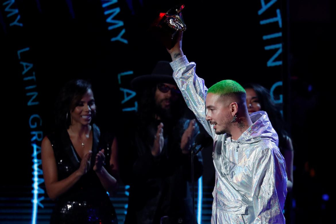 J Balvin en Grammys Latinos (Reuters)