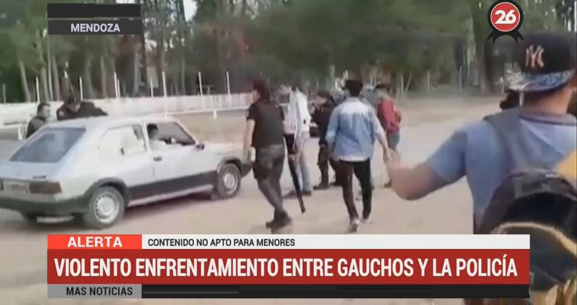 Enfrentamiento entre gauchos y Policía en fiesta regional en Mendoza (Canal 26)