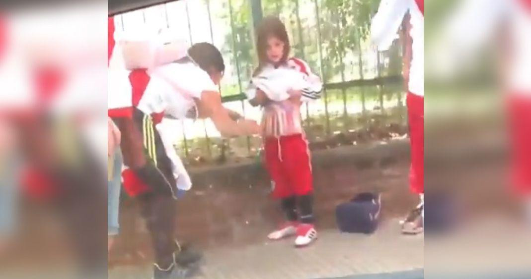 Hincha de River le pega pirotecnia a su hija en el cuerpo antes de Superfinal