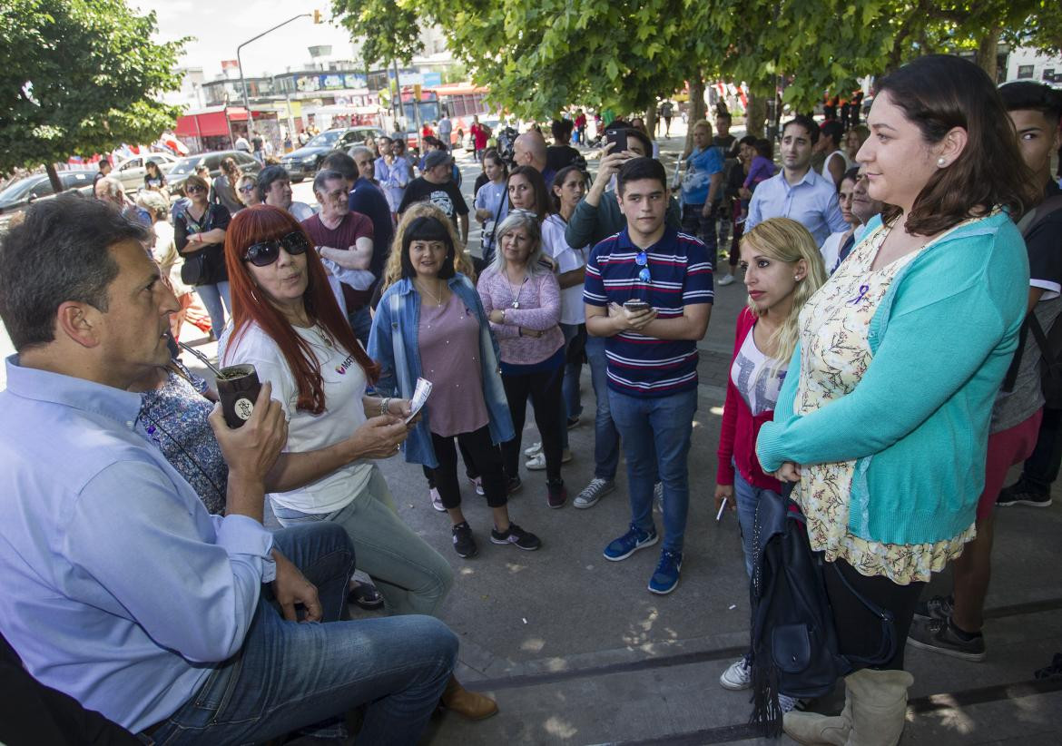 Sergio Massa y Malena Galmarini en acto contra la violencia machista en Moreno