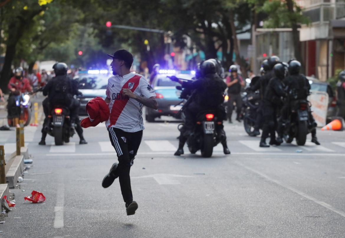 Incidentes tras la suspensión de la Superfinal (Reuters)