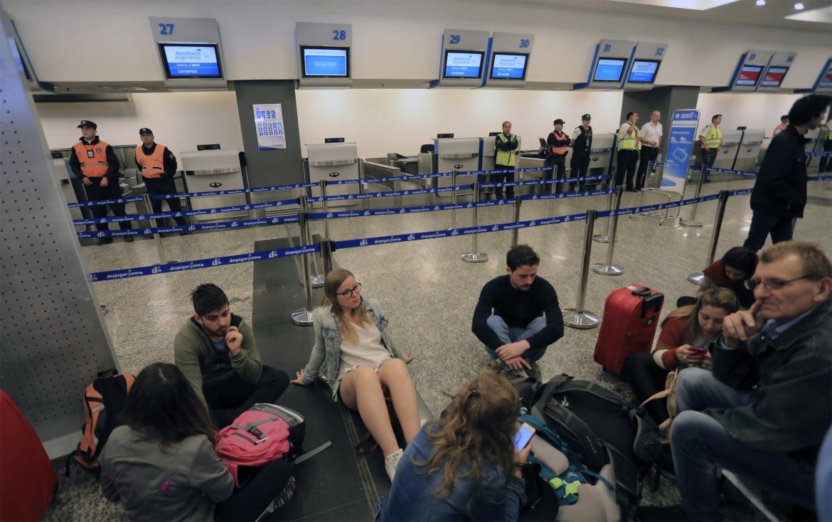 Paro de Aerolíneas en aeroparque, NA