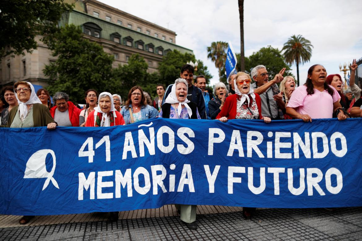 Protestas anti G20, Madres de Plaza de Mayo y organizaciones sociales frente al Congreso, Reuters