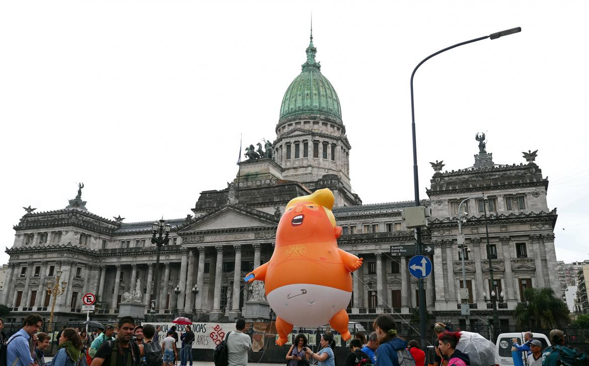 Cumbre del G20 en Buenos Aires, muñeco inflable de Trump, Reuters