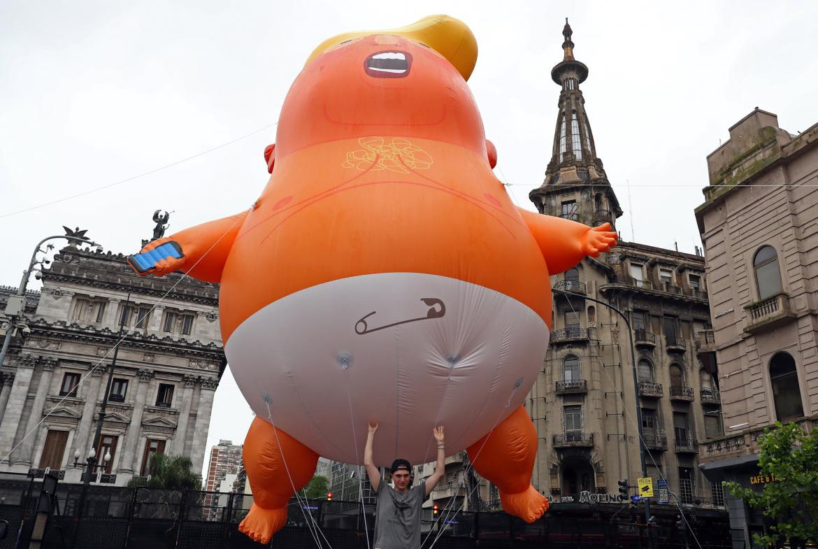 Cumbre del G20 en Buenos Aires, muñeco inflable de Trump, Reuters