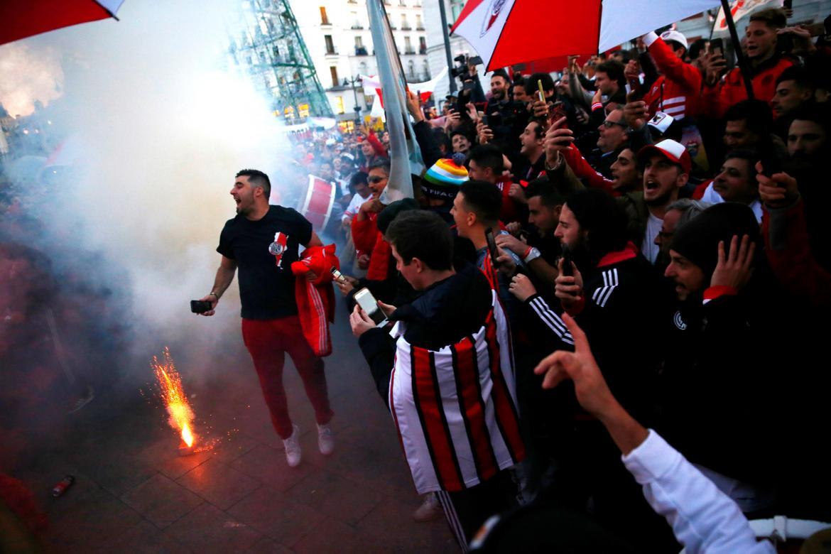 Histórico banderazo de River en España por la Superfinal, Reuters