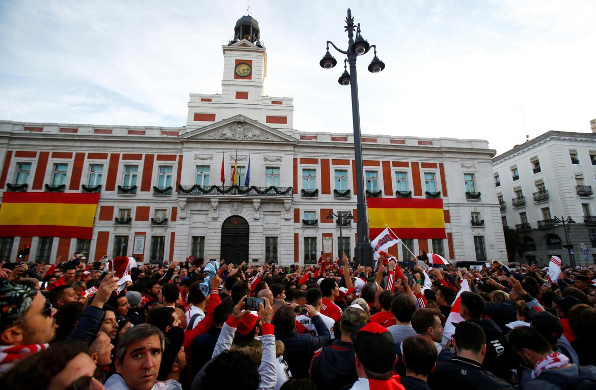 Histórico banderazo de River en España por la Superfinal, Reuters