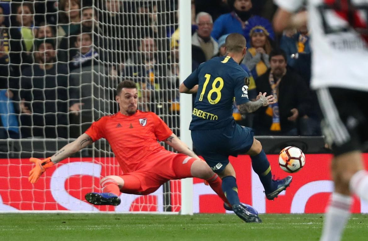 Superfinal Copa Libertadores primer gol de Boca, Darío Benedetto, Reuters