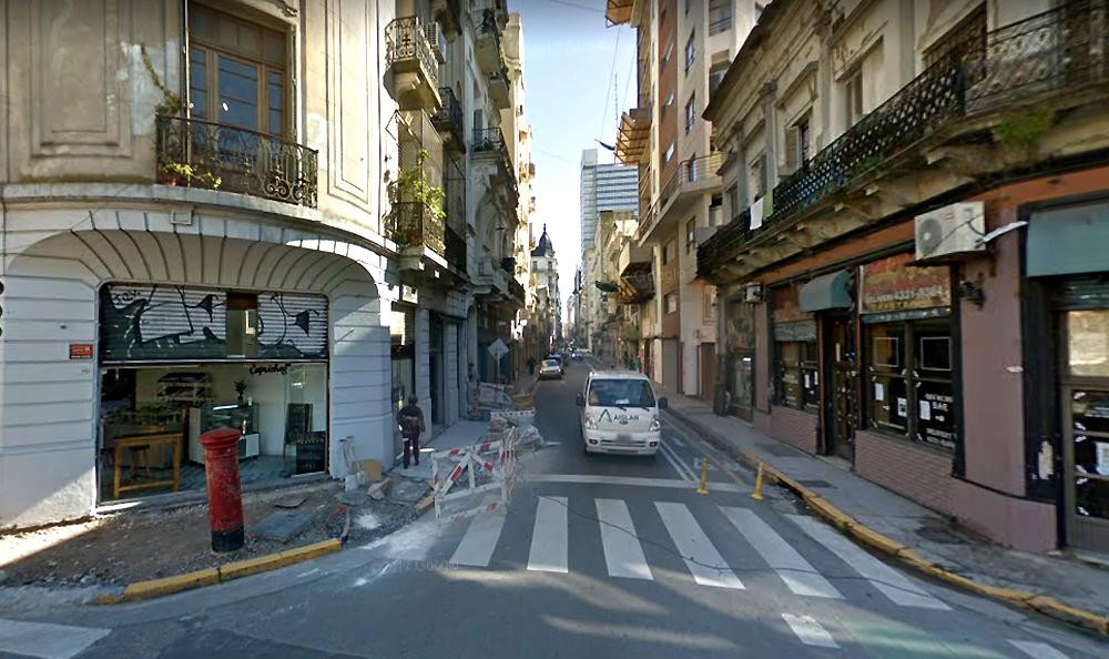 Esquina de calles Tacuarí y Venezuela, Buenos Aires, Argentina