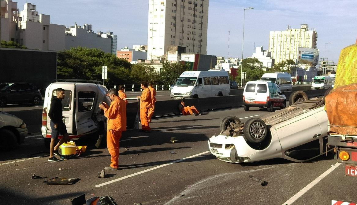 Choque con heridos en la Autopista 25 de mayo