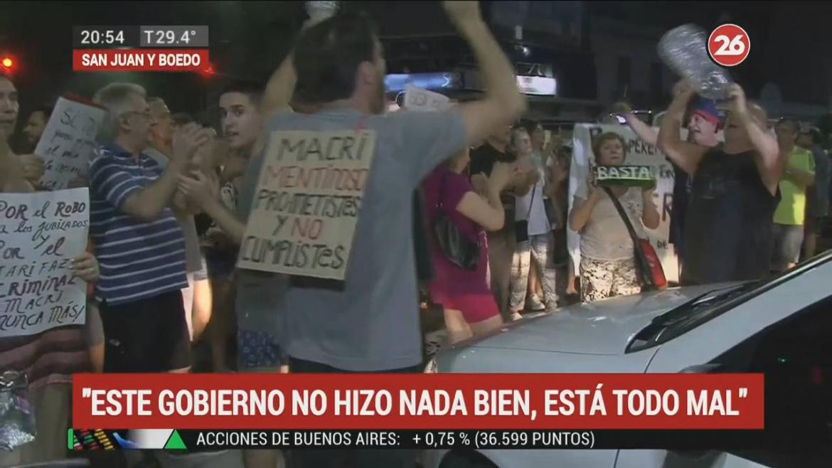 Ruidazo contra los tarifazos, Acoyte y Rivadavia, Canal 26