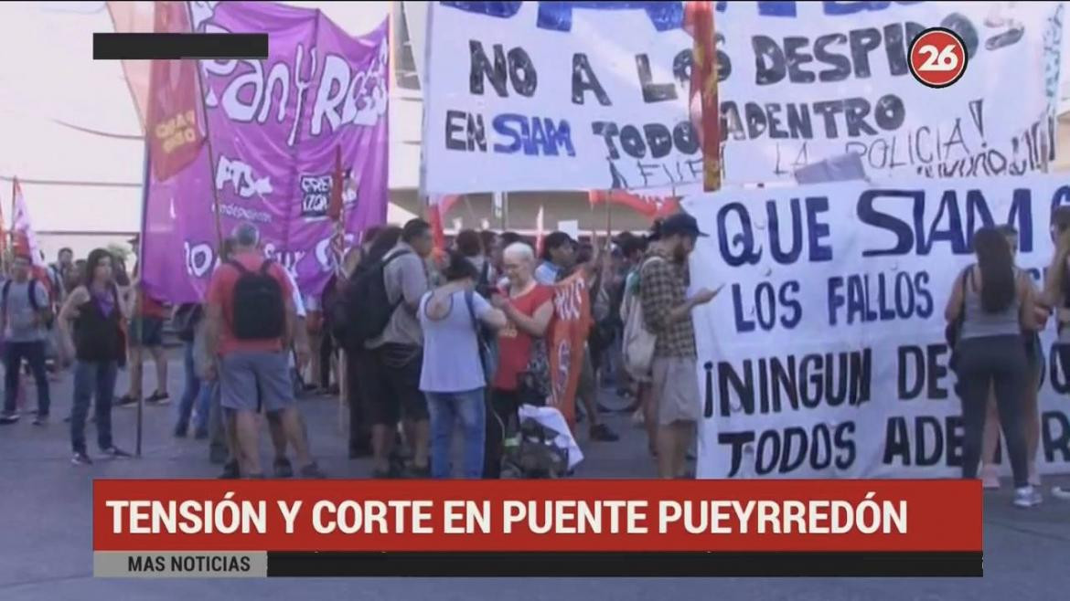 Tensión y corte en puente Pueyrredón de trabajadores de SIAM (Canal 26)