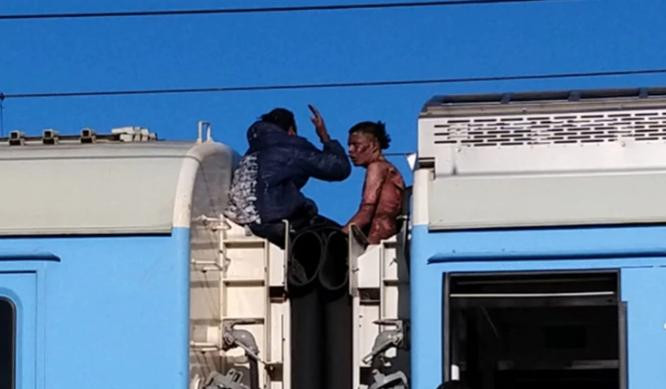 Jóvenes electrocutados en el tren