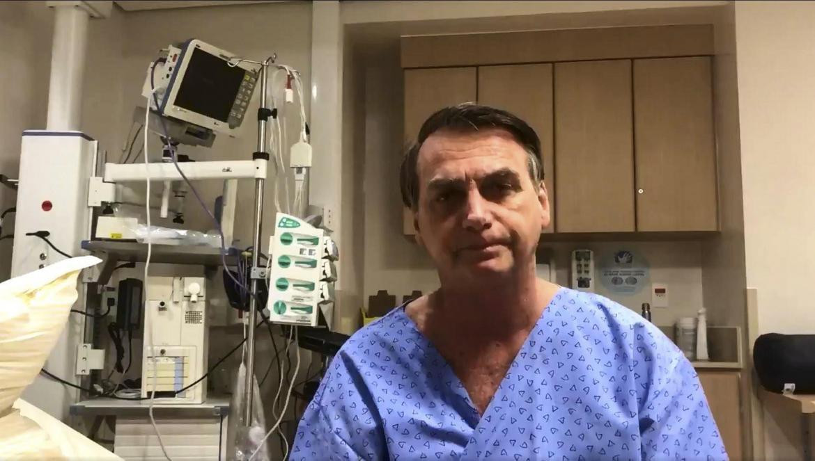 Bolsonaro con nuevo pico de fiebre, sospechan de posible neumonía, NA