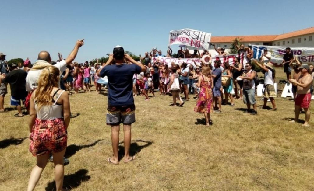 Escrache a Macri en Chapadmalal