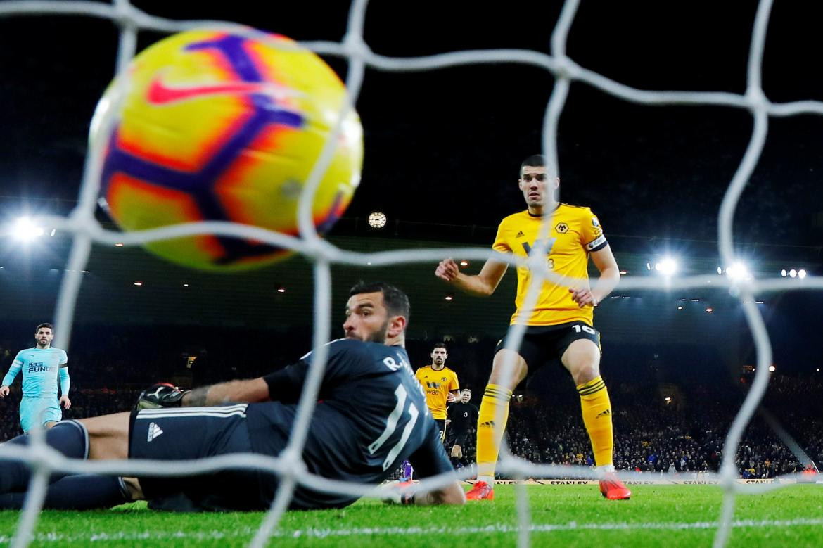 Wolverhampton Wanderers vs Newcastle United, Premier League, fútbol inglés, Reuters