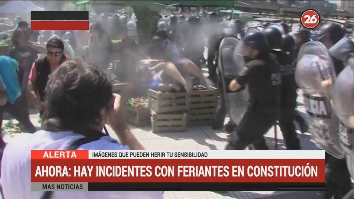 Tensión e incidentes durante un verdurazo en Constitución (Canal 26)