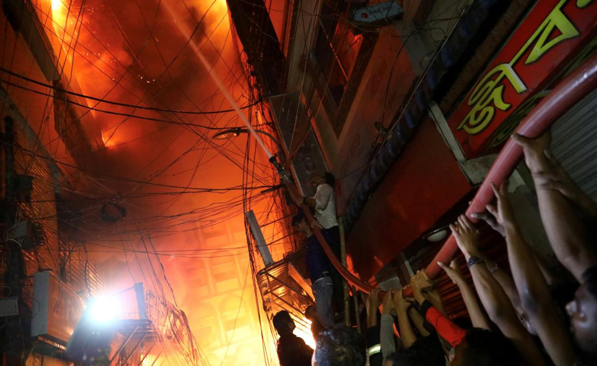 Explosión e incendio en Bangladesh, Reuters