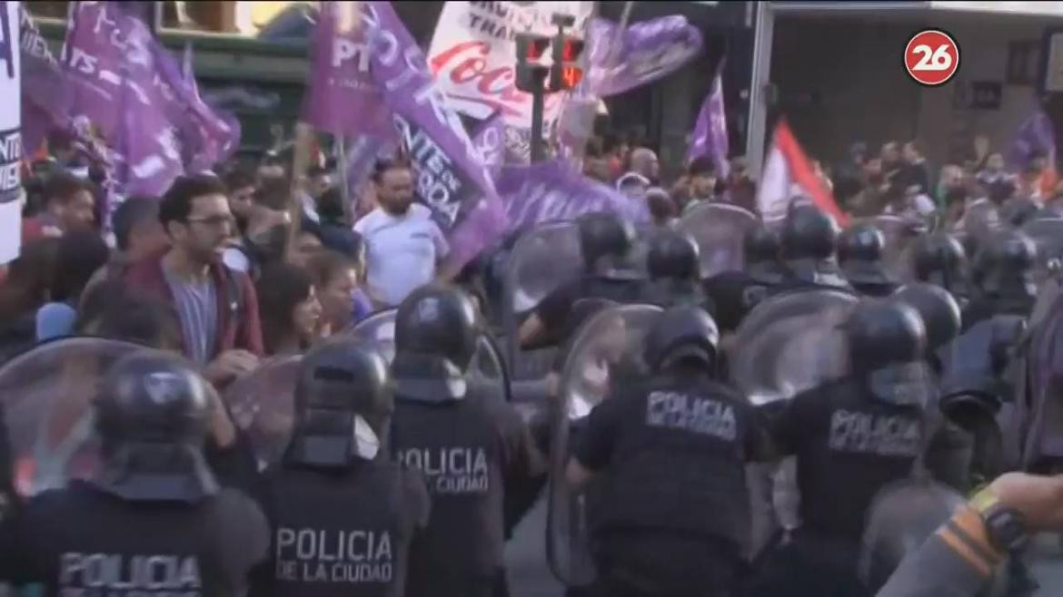 Tensión e incidentes en Callao y Corrientes por protesta de trabajadores de Coca Cola