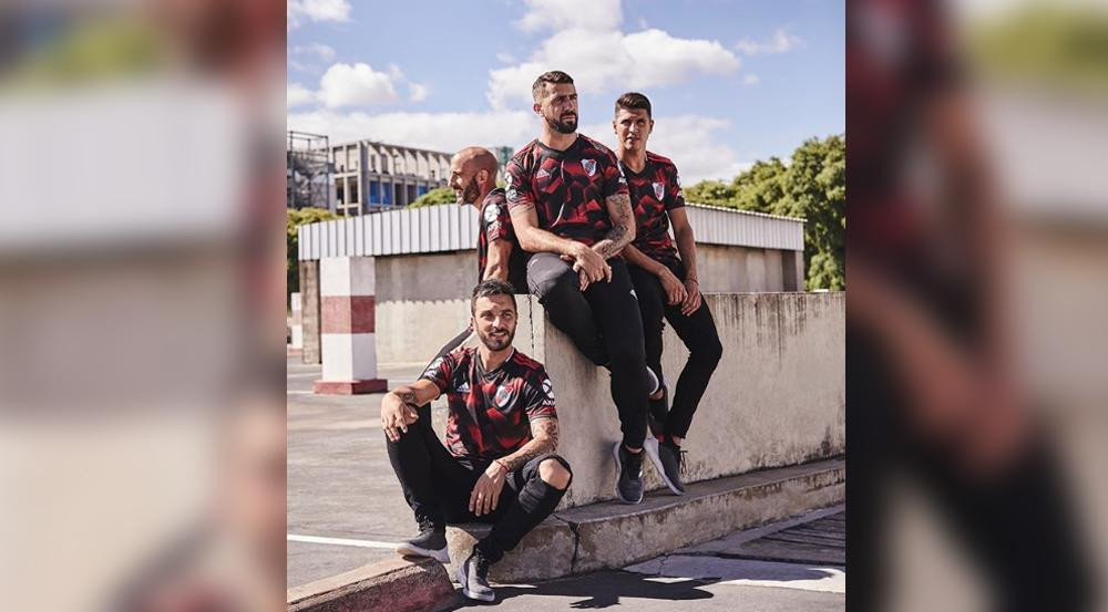 Nueva camiseta alternativa de River, presentación, nueva indumentaria, fútbol, deportes, Foto: Twitter