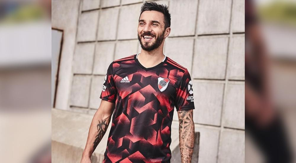 Nueva camiseta alternativa de River, presentación, nueva indumentaria, fútbol, deportes, Foto: Twitter