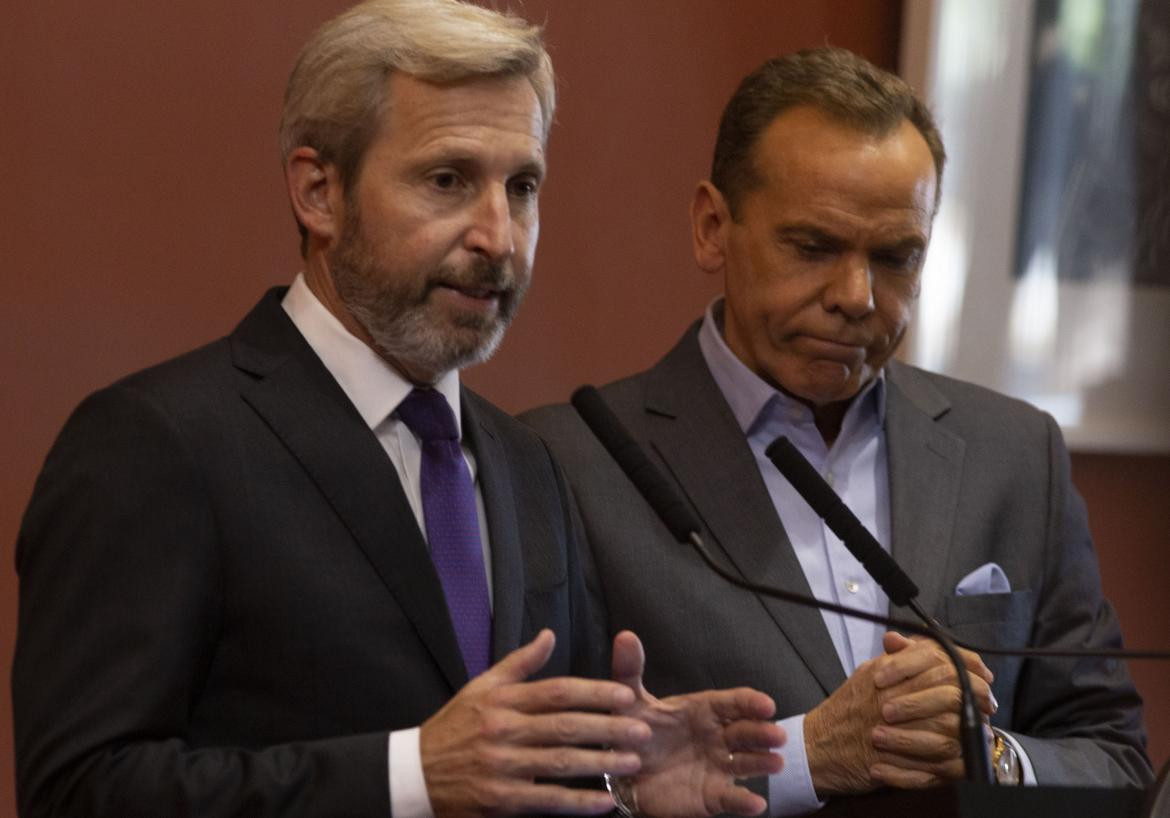 Rogelio Frigerio junto al director nacional de Migraciones, Horacio García, NA