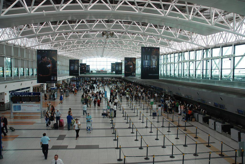 Aeropuerto Ezeiza - Hombre que debe cuota alimentaria